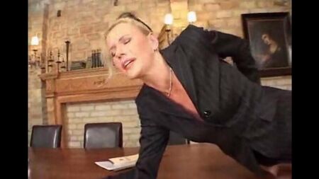 Violé sur la table sous une forme rigide