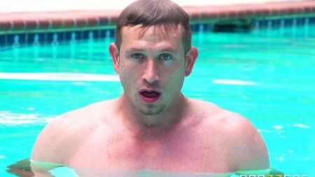 J'ai décidé de baisser le soleil et j'ai été baisé par la piscine