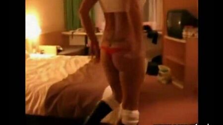 Wild Brunette se fait baiser de qualité élevée