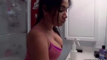 Latinka en tant qu'épouse pendant une heure
