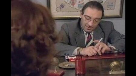 Un homme de 50 ans tire un jeune étudiant en un point