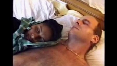 Une femme noire ivre s'est rendue à une visite en visite