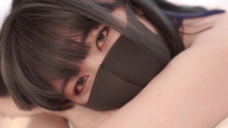 Sexe avec une femme japonaise dans un masque - peur du coronavirus