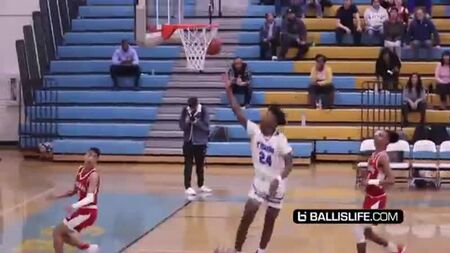 Mikey Williams se fait tatouer le nom de KOBE, puis fait le spectacle en portant les chaussures de Kobe ! Un tord-cheville redoutable !.mp4