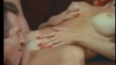 Moana Pozzi dans « Foursome - Naked Goddess 2 » (1994)