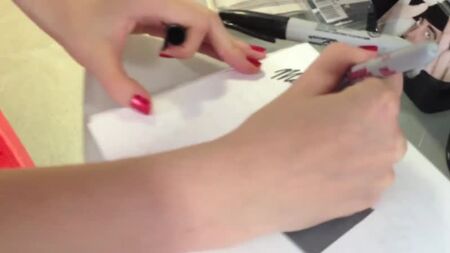 Mlle Hannah Minx pour NOH8