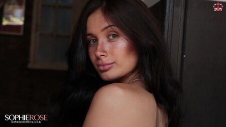 Sophie Rose - Nue au pub
