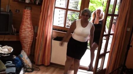 Une petite visite chez les mamies lesbiennes