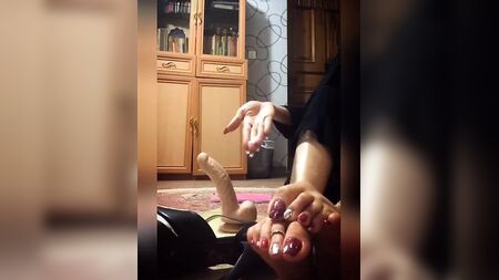 Une maîtresse iranienne enseigne comment porter le hijab (avec des bas résille)