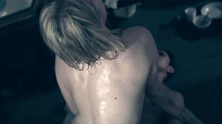 Elisabeth Moss et le sexe - La Servante écarlate - ScandalPlanetCom