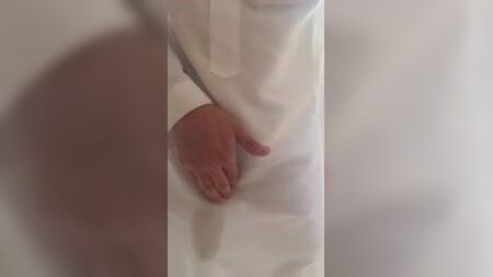 Rentrez l'ourlet du thawb