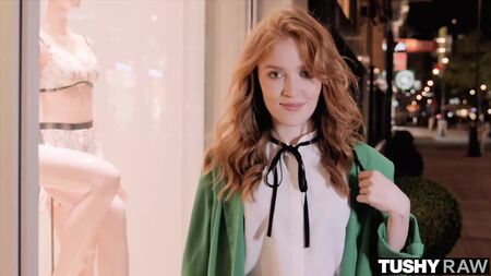 TUSHYRAW : Jia Lissa, une bombe de classe, est une vraie fanatique de l'anal