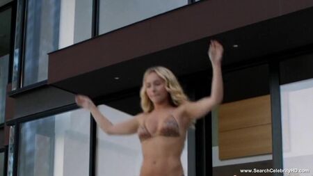 Hayden Panettiere - Nashville - Scènes en bikini - HD