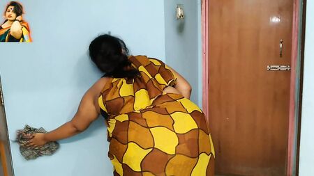(La femme de ménage tamoule se fait baiser sauvagement par le fils du patron) Une femme de ménage indienne se fait baiser par le fils du patron alors qu'elle balaye la maison - Éjaculation sur son énorme cul