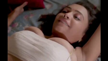 L'actrice de télévision indienne Nehal Vadoliya