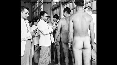 Recueil de photos de soldats nus