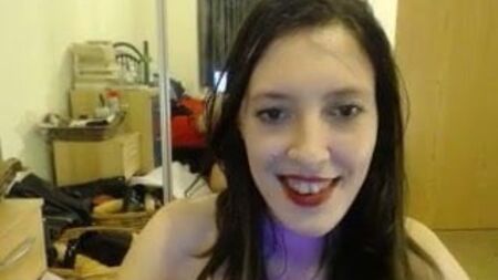 Une camgirl britannique du nord, de type « chav », nue