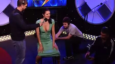 Howard Stern et Adrianne Curry (top-modèle) s'adonnent au Sybian
