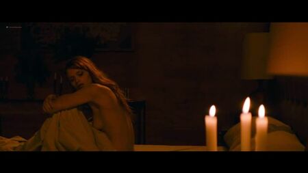 Abbey Lee Kershaw (scènes de nudité d'Abbey Lee Kershaw dans « Elizabeth Harvest », 2018)