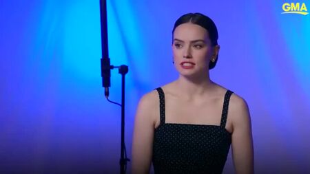 Daisy Ridley nous fait part de sa réaction après avoir vu des extraits de *L'Ascension de Skywalker* et nous livre des informations exclusives