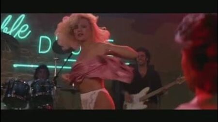 Julie Michaels et ses gros seins