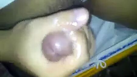 Homme en train de se masturber 01