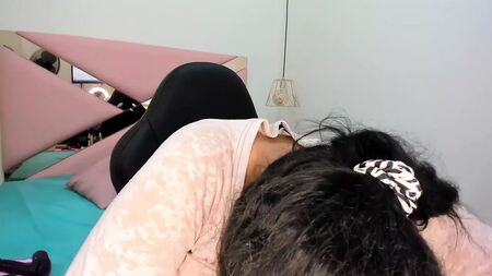 Amanda, une Latina, dévoile ses seins énormes et ses aréoles