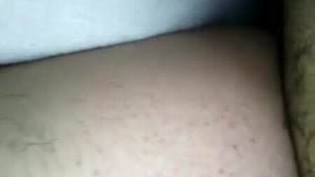 Elle dort toute nue