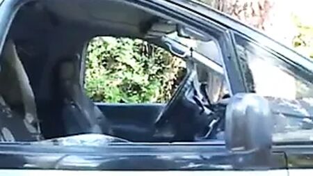 Une femme mûre séduit une jeune fille