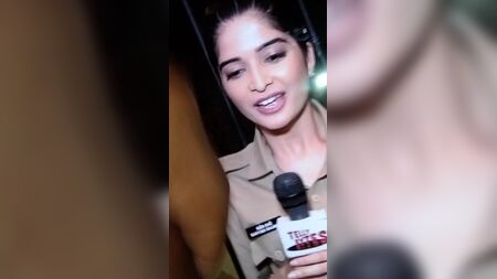 Bhavika Sharma s'est fait prendre sauvagement par une grosse bite