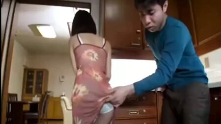 Une mère japonaise séduit l'ami de son beau-fils, chap. 1