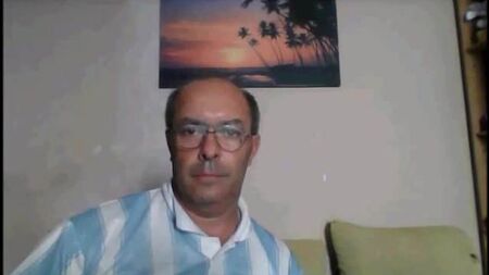 Un papa argentin excité devant la caméra