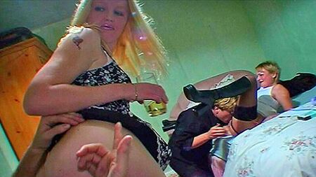 Des Britanniques blonds chez eux