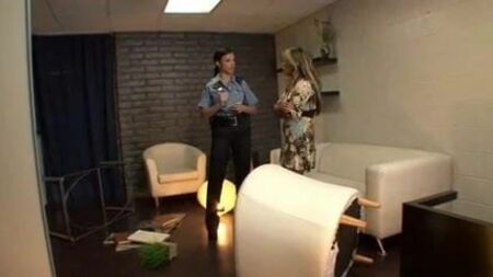 JEWELS JADE, LA POLICIÈRE SEXY