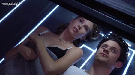 Emma Ishta - Stitchers (2017) saison 3, épisode 7 en HD 1080p sur le Web. Des scènes de nudité ? Sexy ! Regarder en ligne