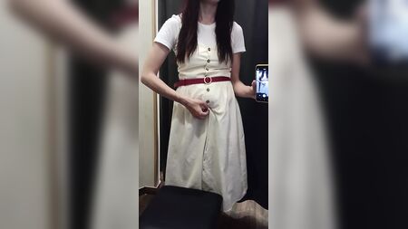 Une chatte poilue dans un grand magasin