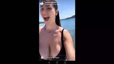 CATERINA MILICCHIO. OUPS, DES GROS SEINS SUR INSTAGRAM