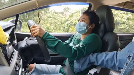 Un chauffeur de Grab philippin se fait baiser pour un pourboire supplémentaire - Pinay Lovers Ph