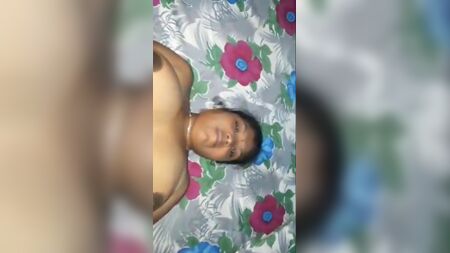 Enregistrement audio d'une femme potelée en train de baiser avec Tamil Kama Devathai