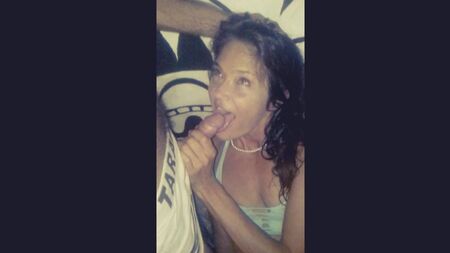 « Suce ma bite, Sarita, la MILF hippie en voyage »