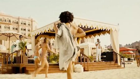 Nathalie Emmanuel dans un bikini sexy