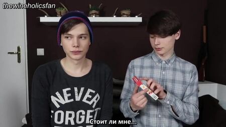 Le défi « Not Chapstick » / Les accros au vin. (sous-titré en russe)