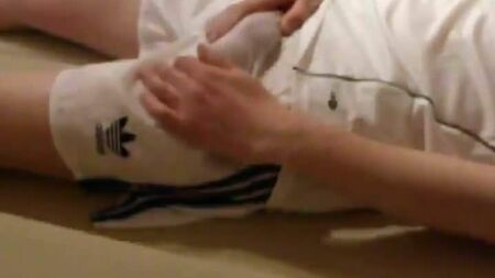 Éjacule dans mon short Adidas
