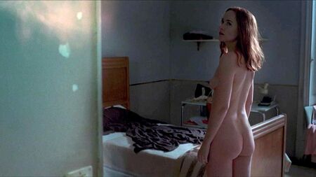 La scène de nudité de Dakota Johnson dans « Suspiria » sur ScandalPlanet.Com