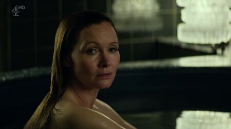 Essie Davis, etc. Nues et sexy - Les rêves électriques de Philip K. Dick, saison 1, épisode 6 (2017) HD 1080p