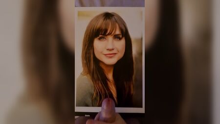 Natasia Demetriou rend hommage à