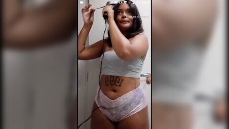 jeune fille à la chatte bien fournie