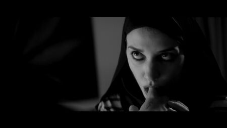 Sheila Vand nue - Une fille rentre seule chez elle la nuit (2014) WEB-DL HD 1080 Regarder en ligne