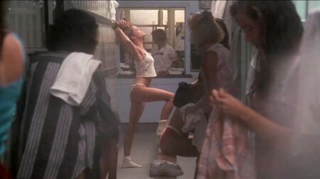 Lea Thompson sexy - Une histoire d'amour (1987) HD 720p WEB