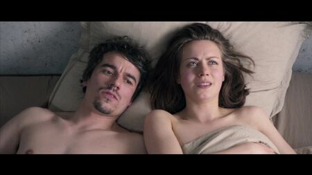 Alice Dwyer Nude - Trois chambres/cuisine/salle de bain (2012) HD 720p / Алиса Двиер - 3 Комнаты/Кухня/Ванная